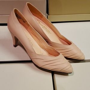 Vintage Private Collection Linda Pumps Peach